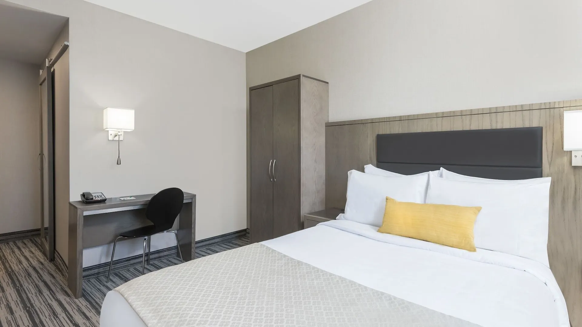 Wyndham Garden Laguardia South Hotel New York